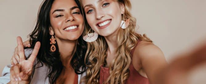image depicting how to whiten teeth without damaging enamel